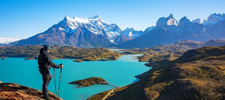 vista de las rocas de Los Cuernos y el lago Pehoe en el parque nacional Torres del Paine, Patagonia, Chile